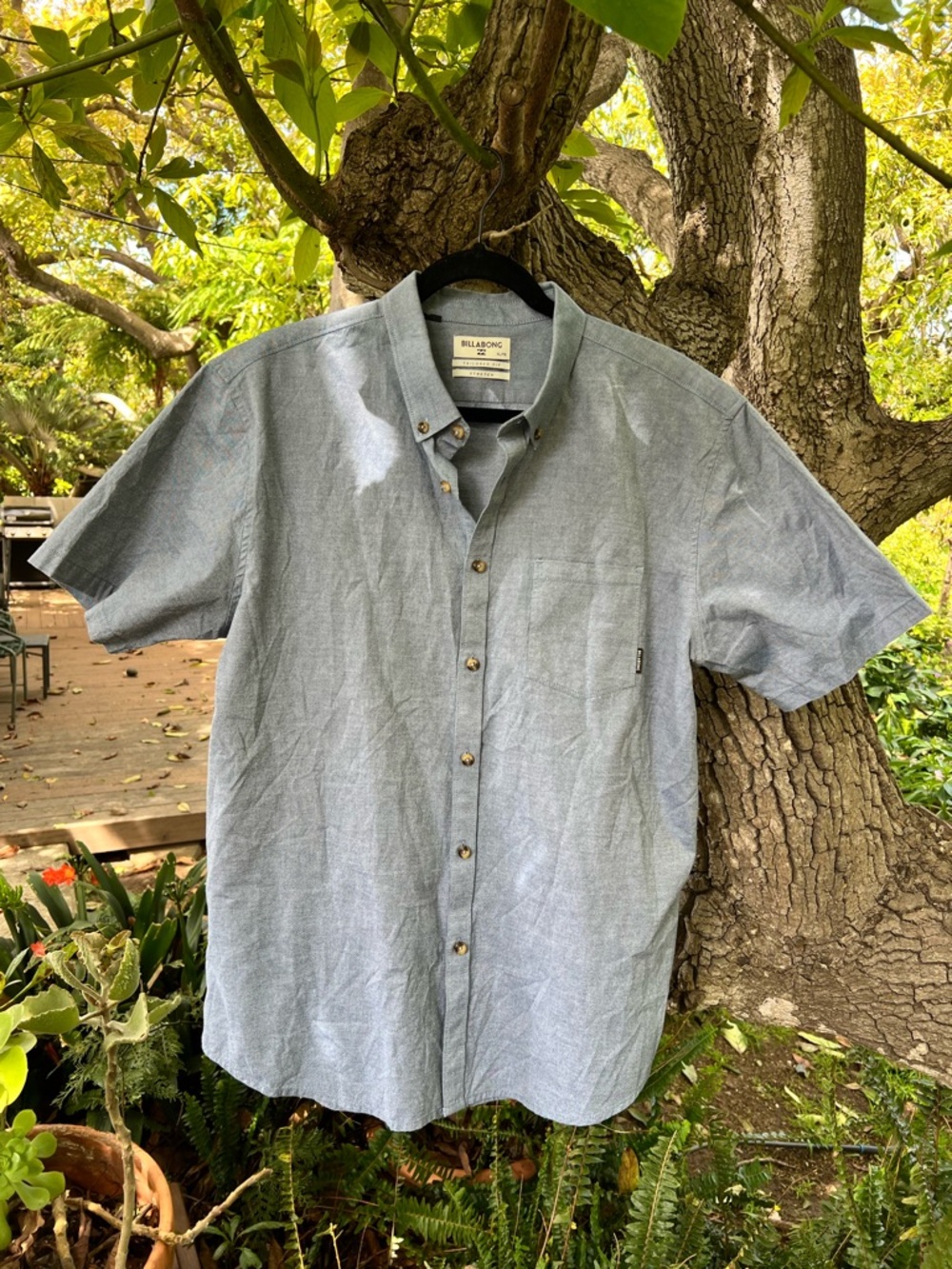 Billabong Men's Chambray Light Blue Short-Sleeve Button-Down Shirt